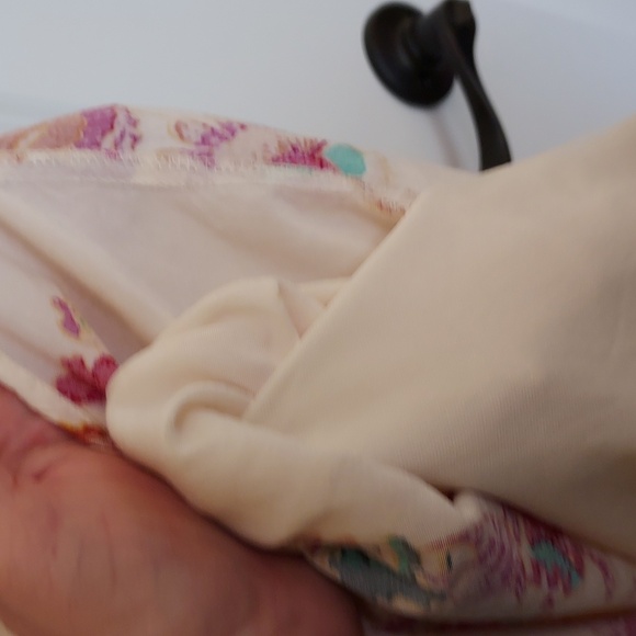 Ready for Summer Strappy Floral Cream Dress With Pockets Size Large - Picture 4 of 12